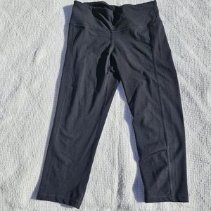 Old Navy Active Fitted Small Alethic Capri Black Cropped Leggings